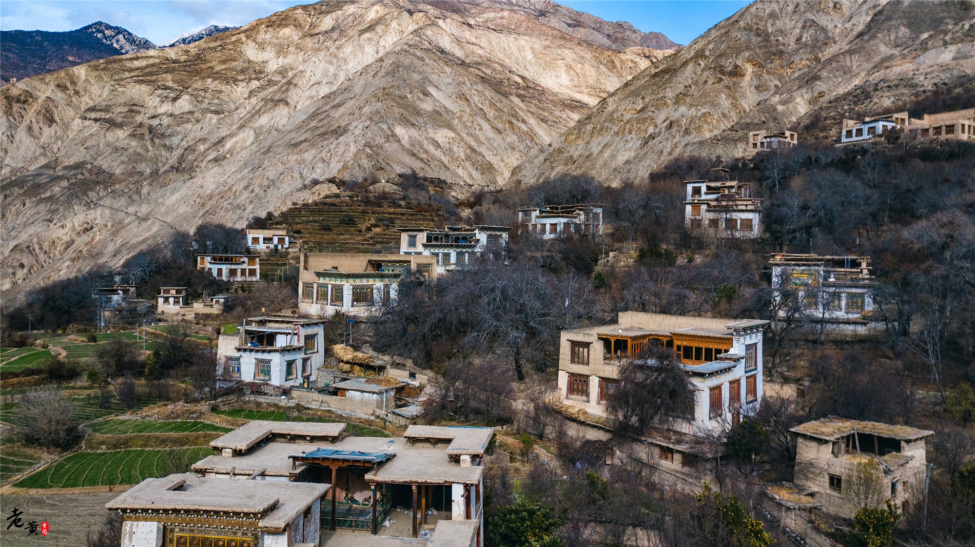 东坝民居位于西藏昌都左贡县怒江峡谷沿岸东坝乡,距左贡县城90公里,是