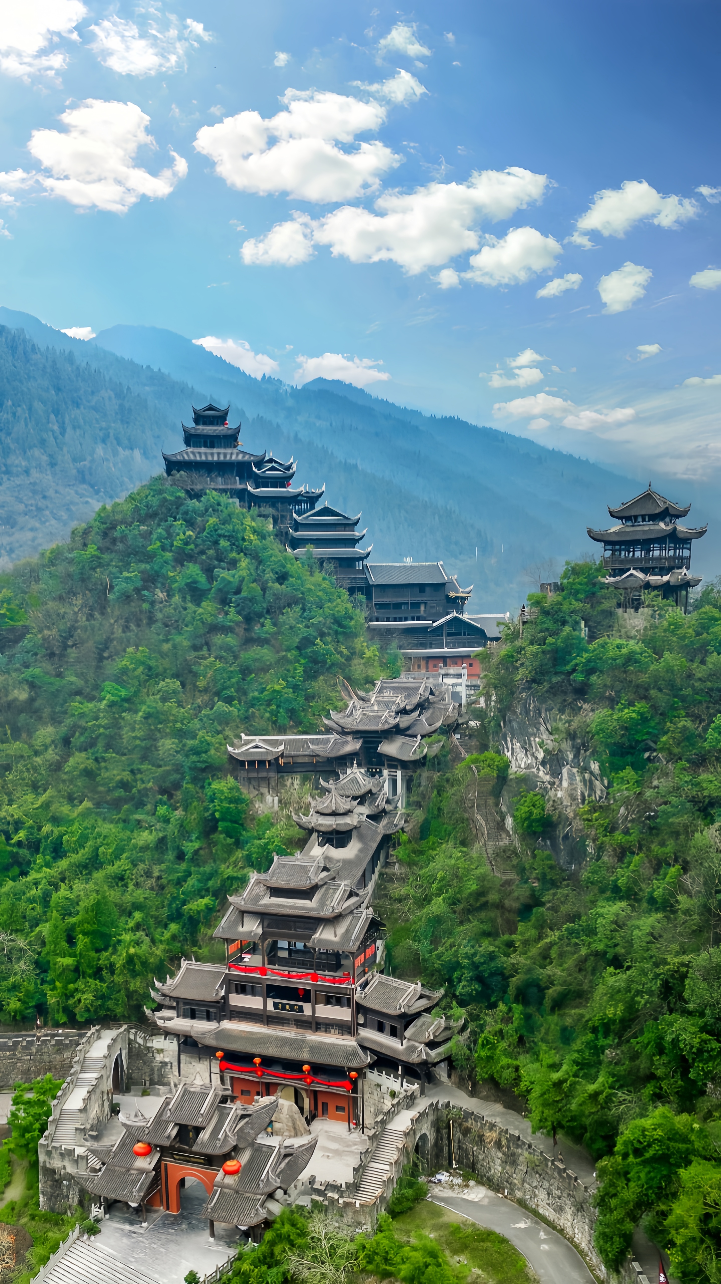 探秘苗族最大建筑群:蚩尤九黎城