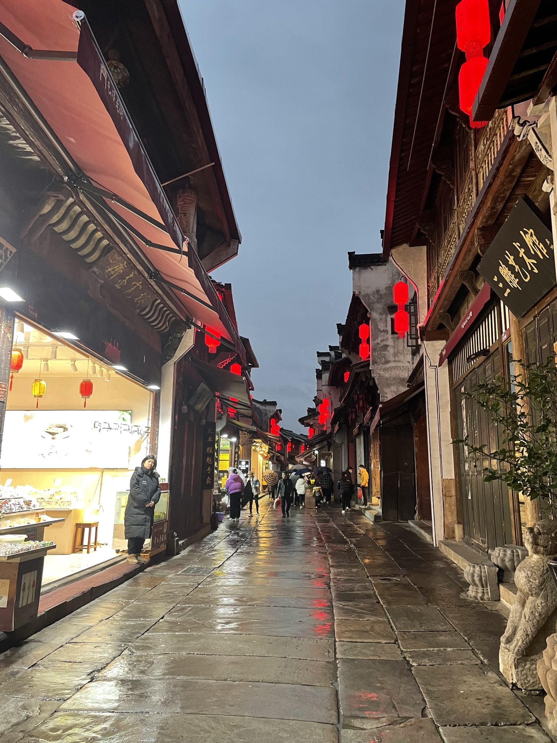 雨中老街图片图片