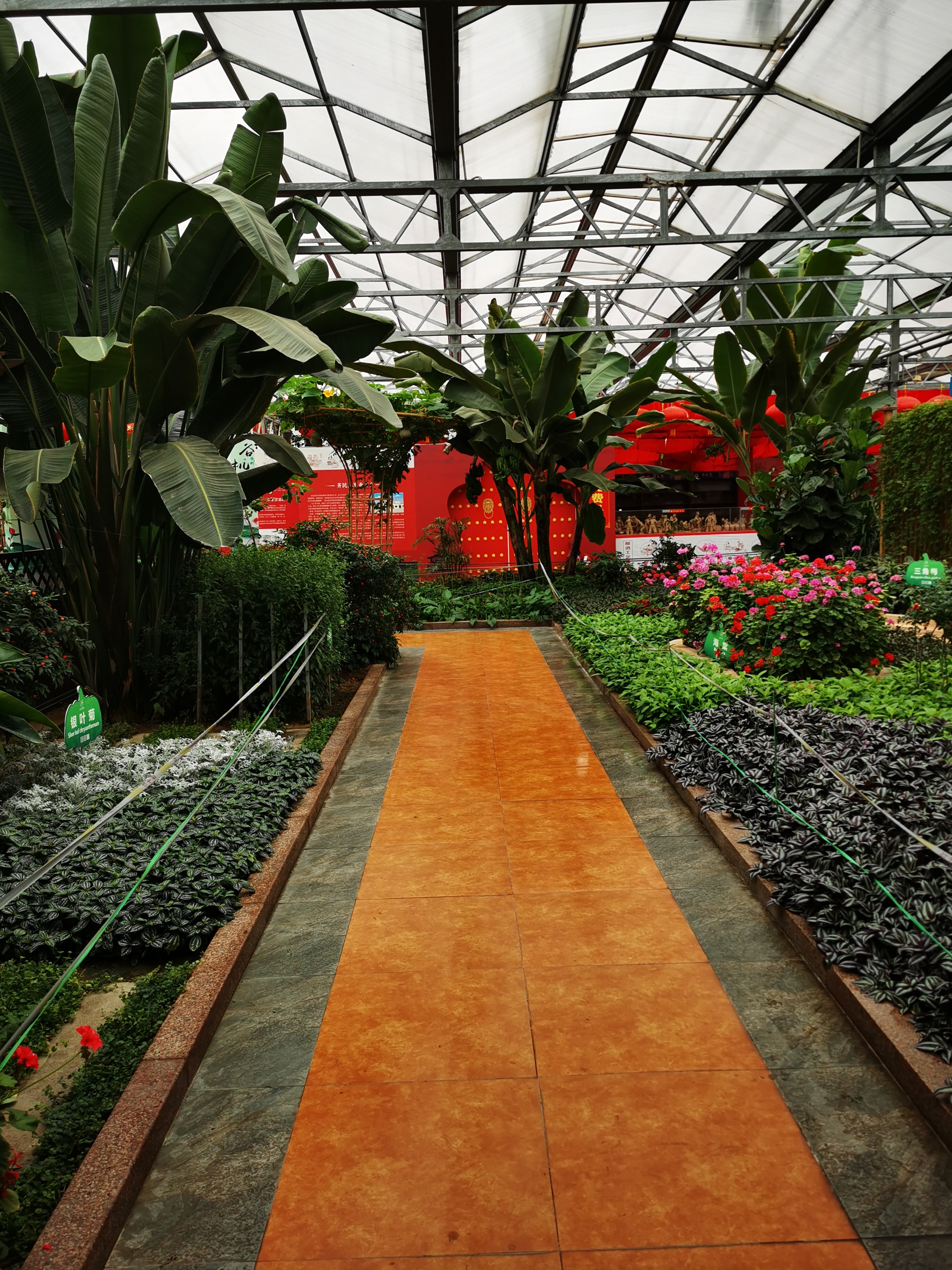 寿光蔬菜高科技示范园, 位于山东省寿光市洛城街道, 占地1万亩,建于