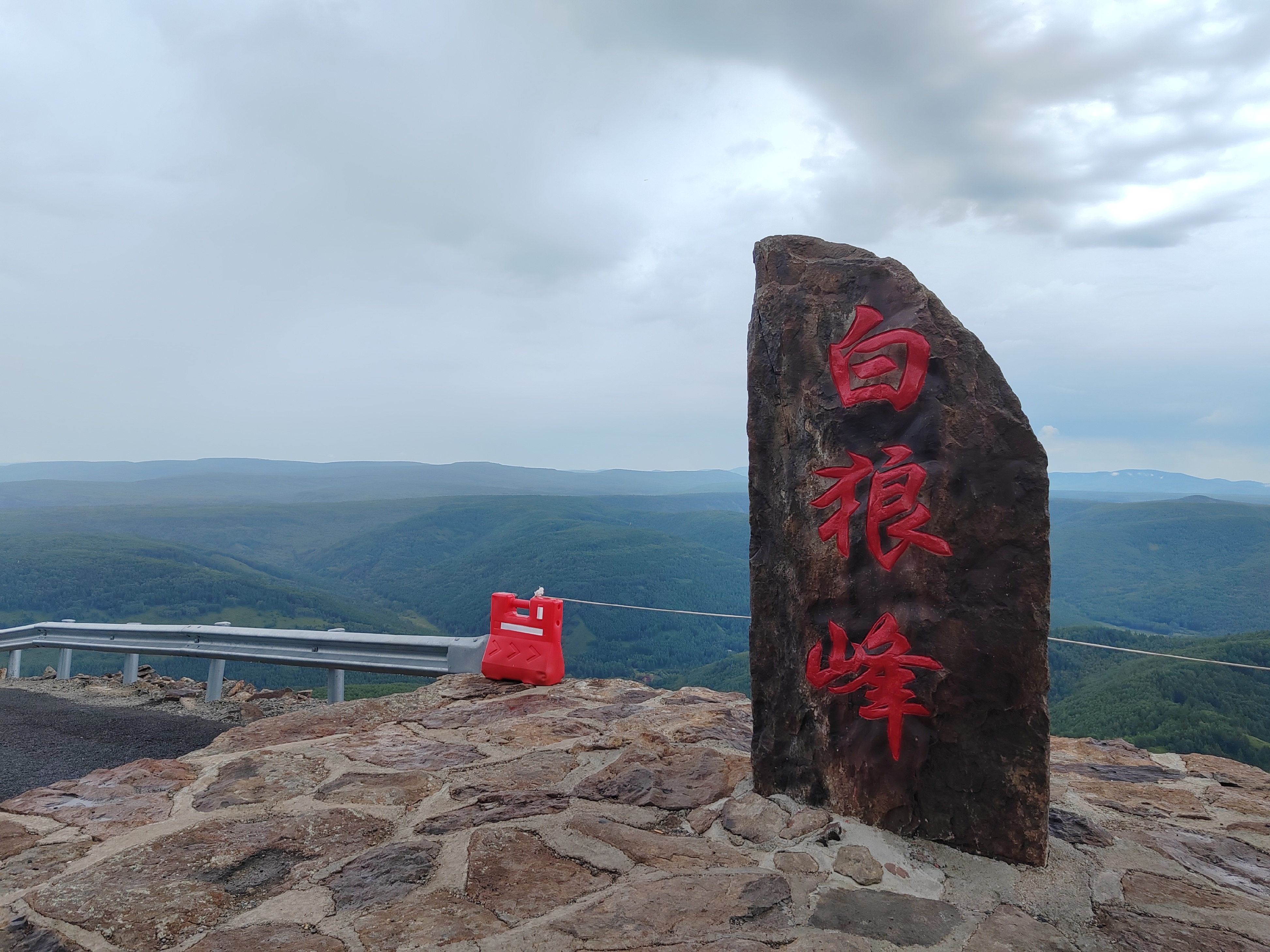 阿尔山白狼峰,俯瞰整个兴安岭山脉.