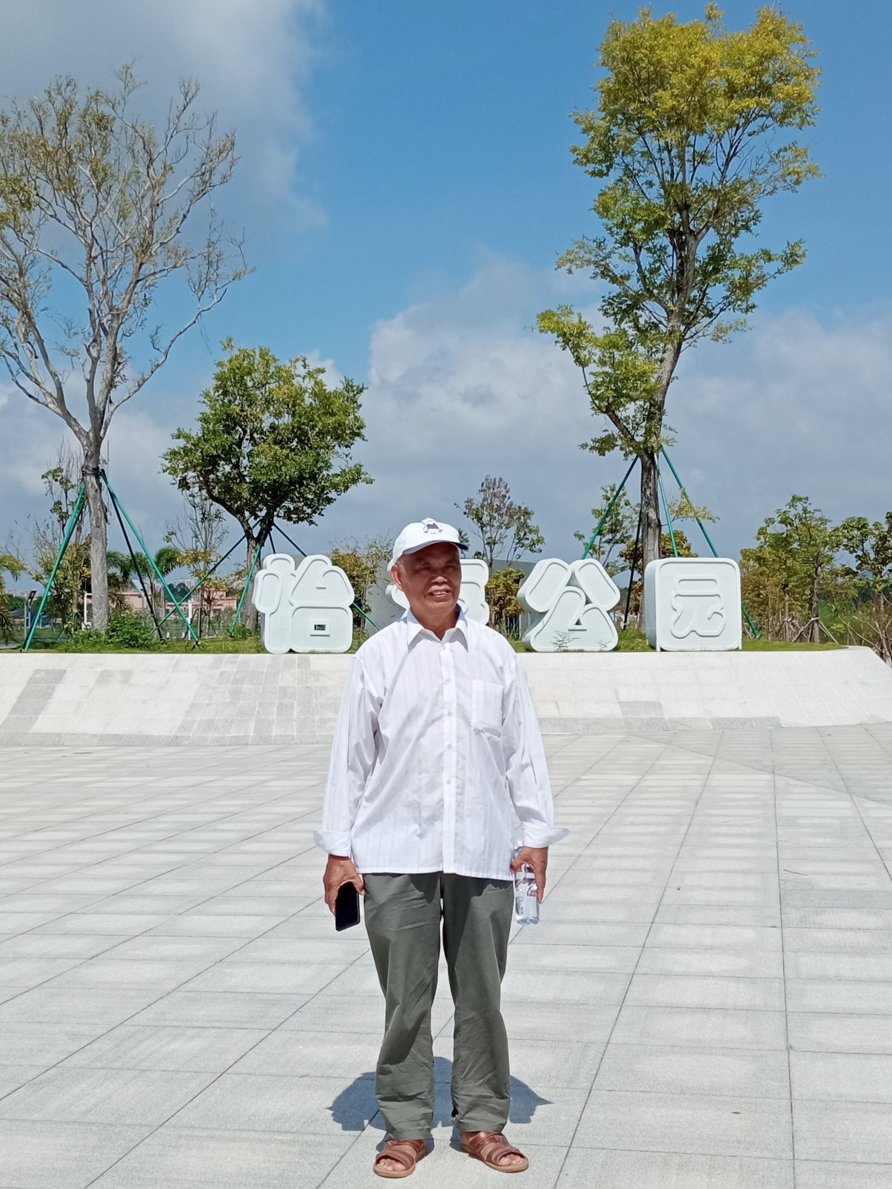 怡海公园位于湛江市坡头区麻贯路,南油基地东南1500米处.