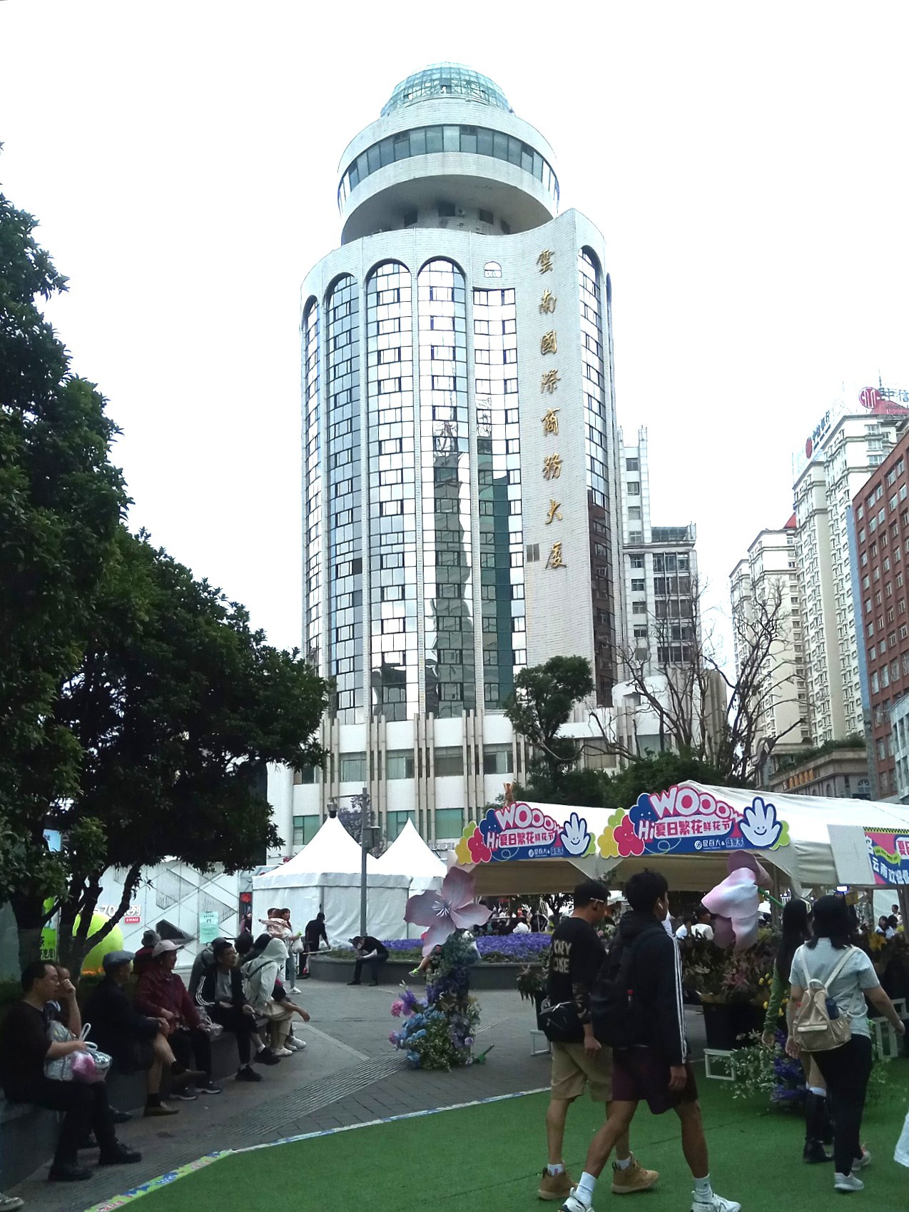 昆明南屏步行街中心广场