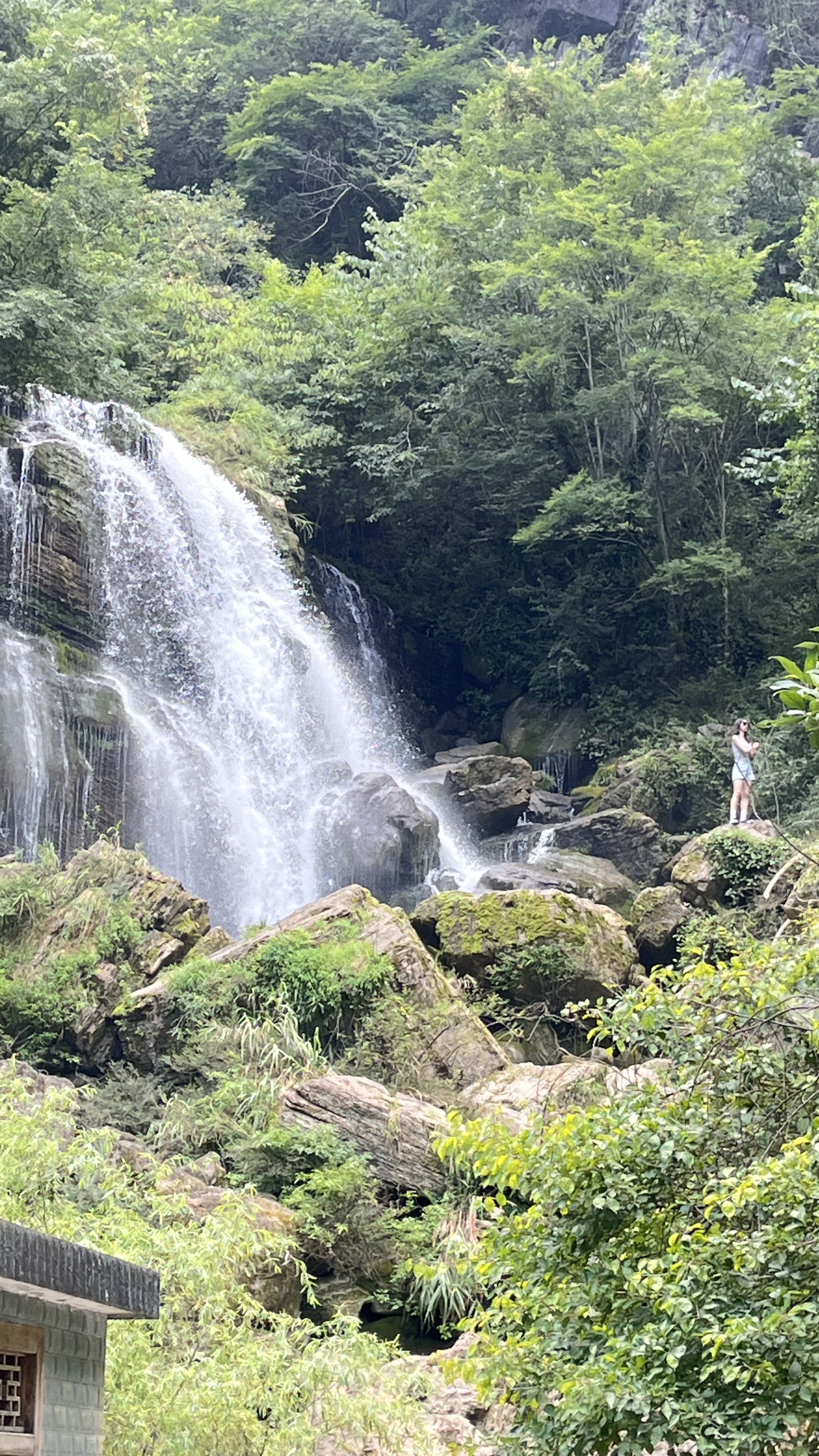 青城山响水洞图片