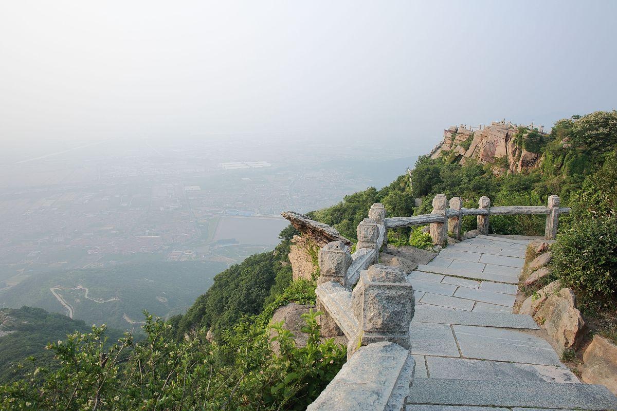 江苏连云港花果山山门闪耀夺目
