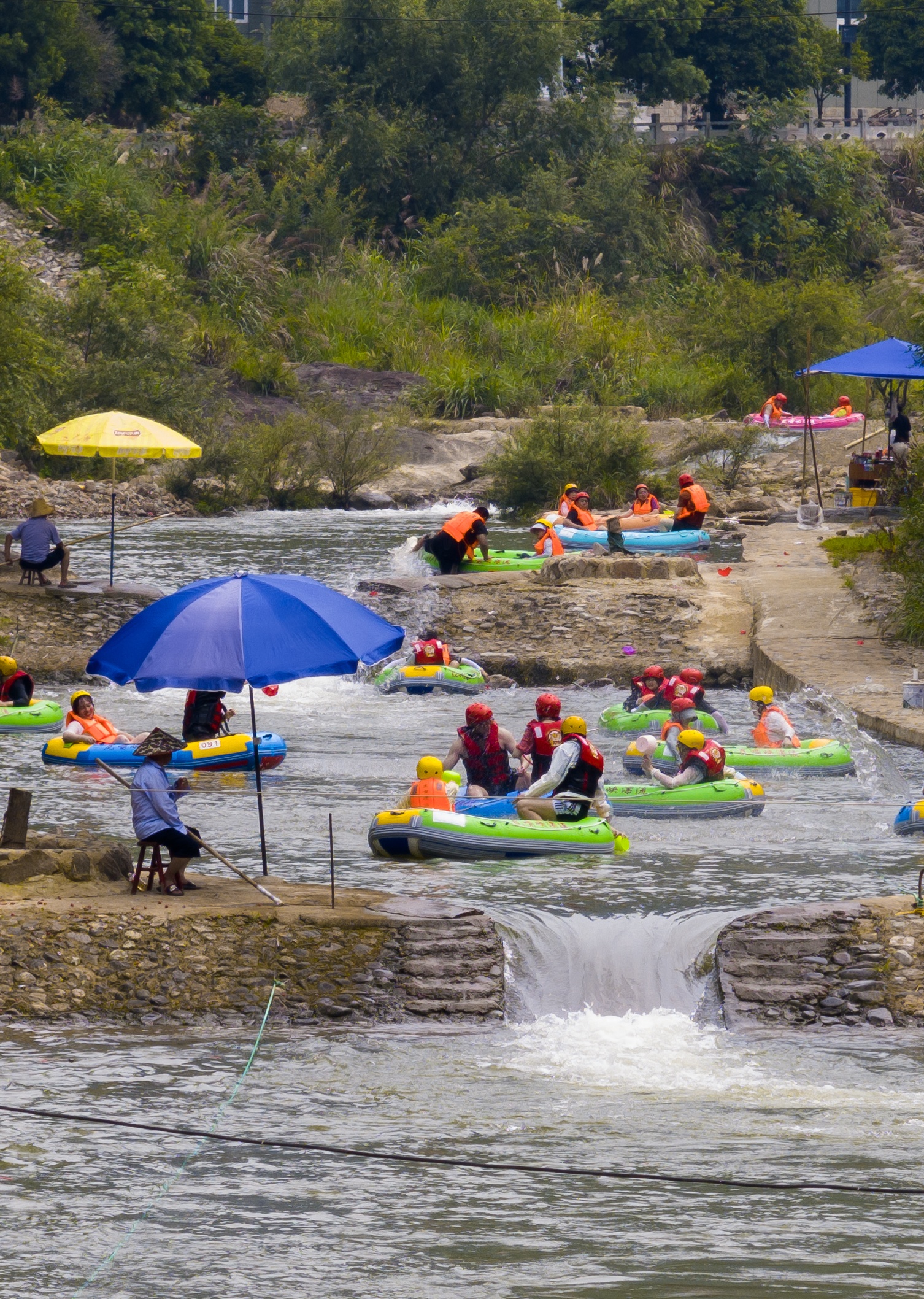 桐庐虎啸峡漂流,夏日清凉探秘记