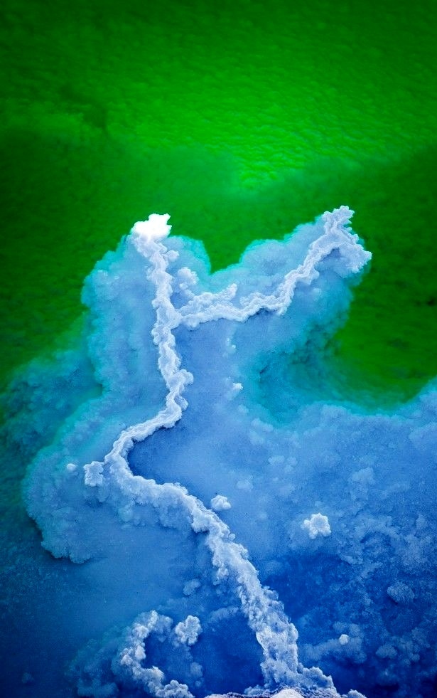 瀚海戈壁上的"盐滩碧水"