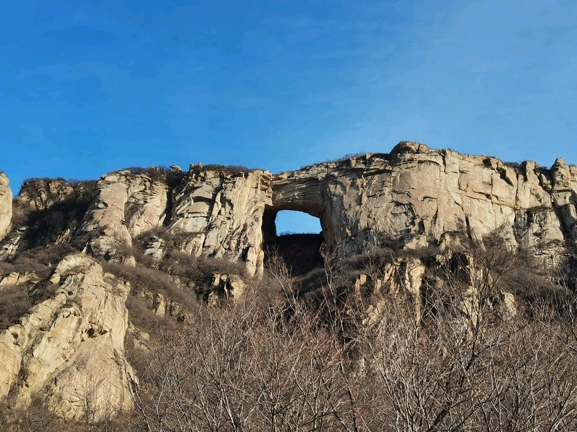 算是比较轻松,冬天去也没啥人,爬到天门洞还可以遥望密云水库和鹿皮关