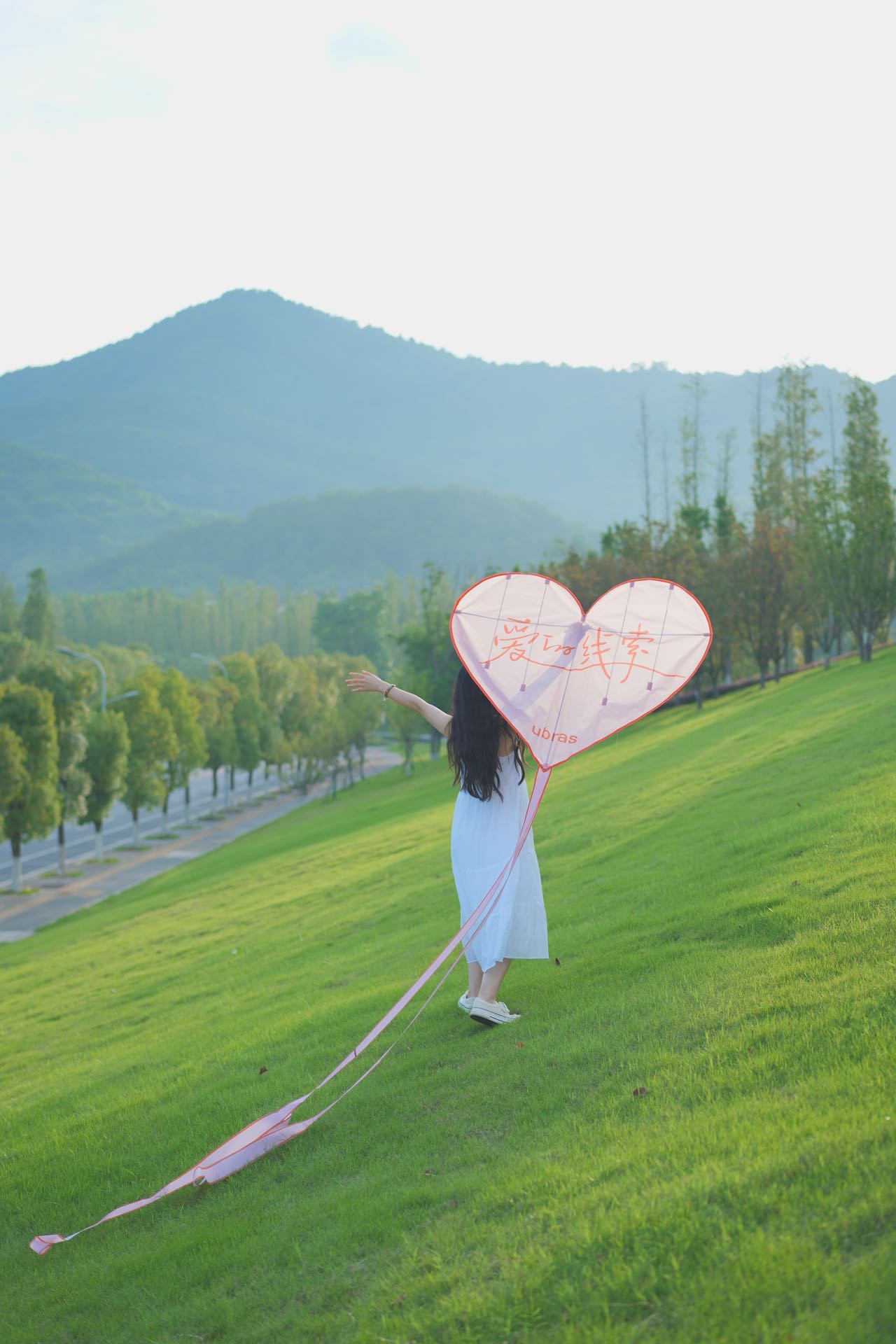 93日落之际7515来这里放风筝09也太浪漫啦