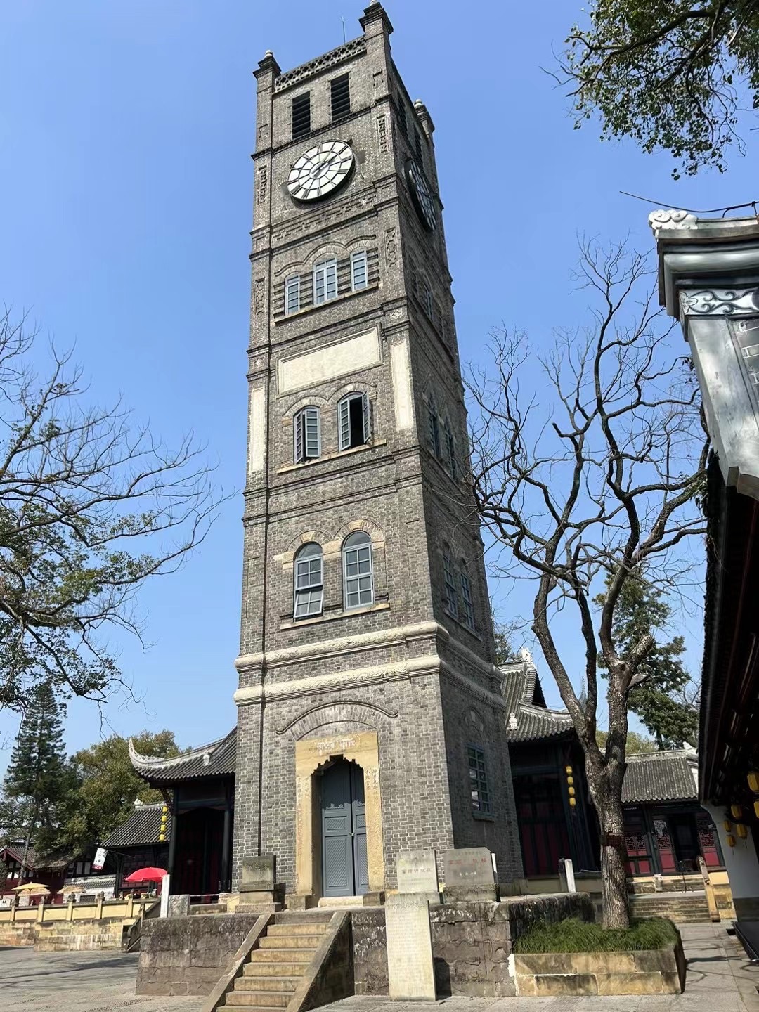 之五十四)  富顺钟鼓楼位于自贡市富顺县富世街道文庙社区神龟山上,坐