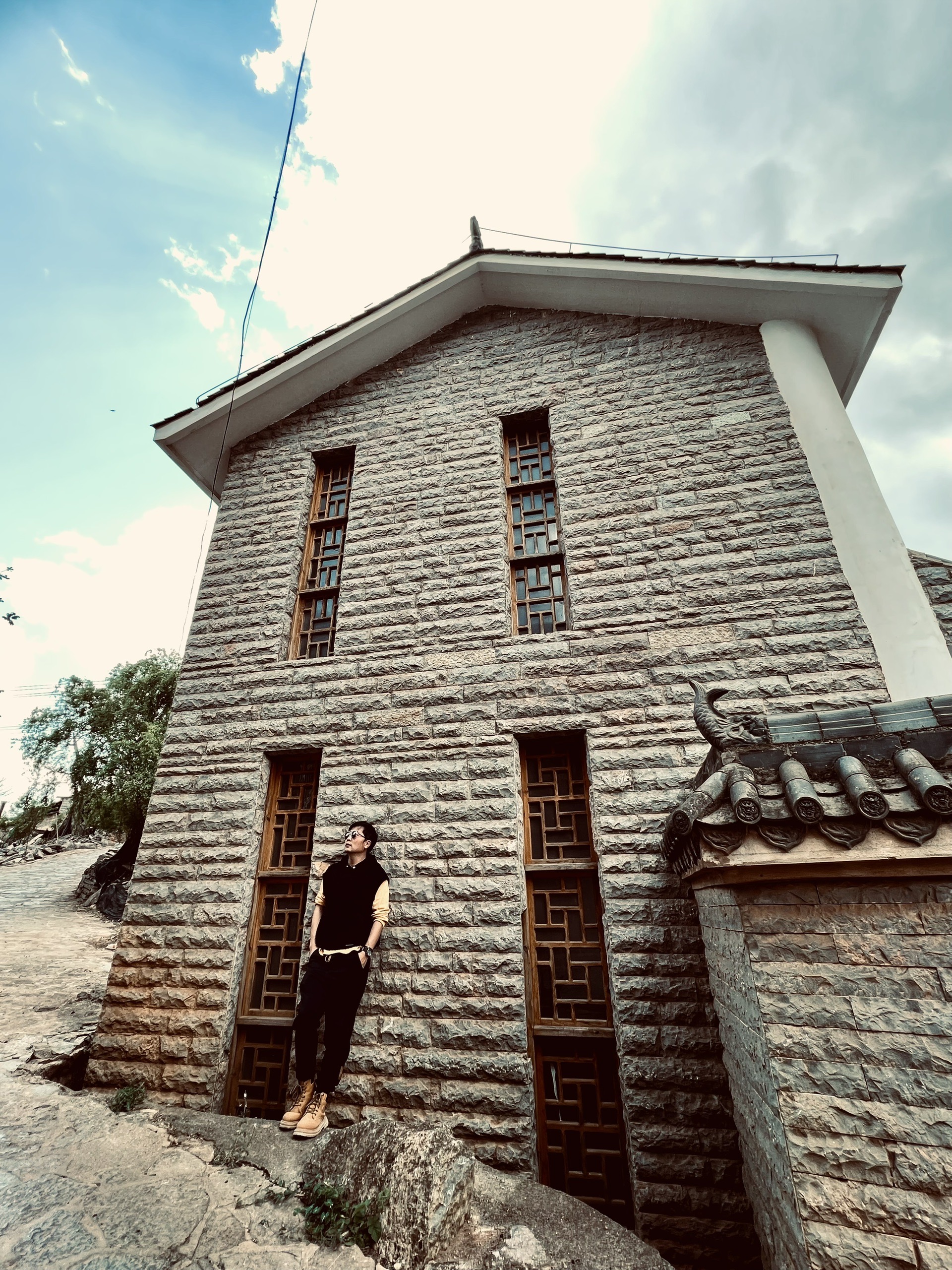 石林糯黑石头寨