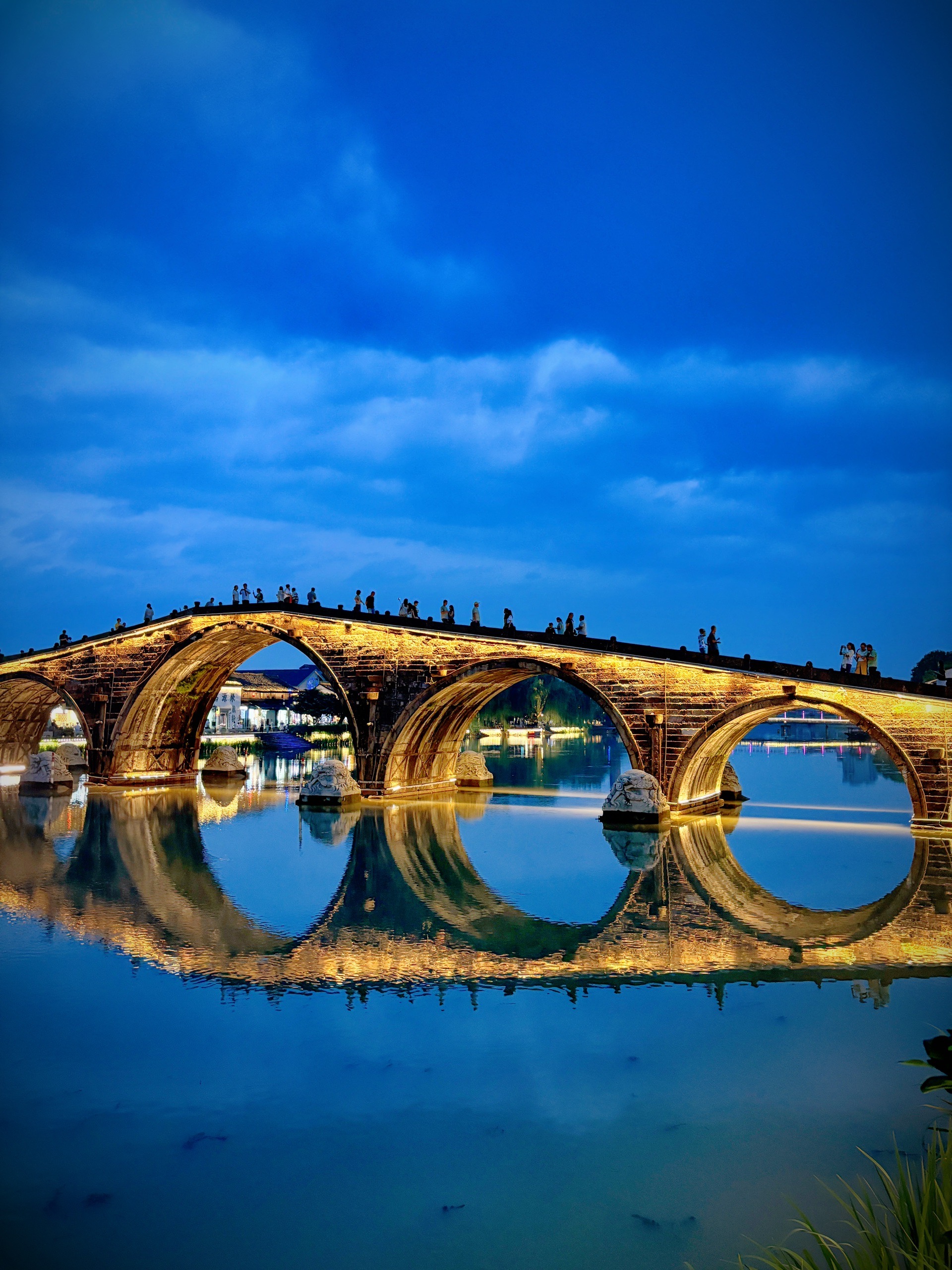 夜色中的塘栖古镇!很美!