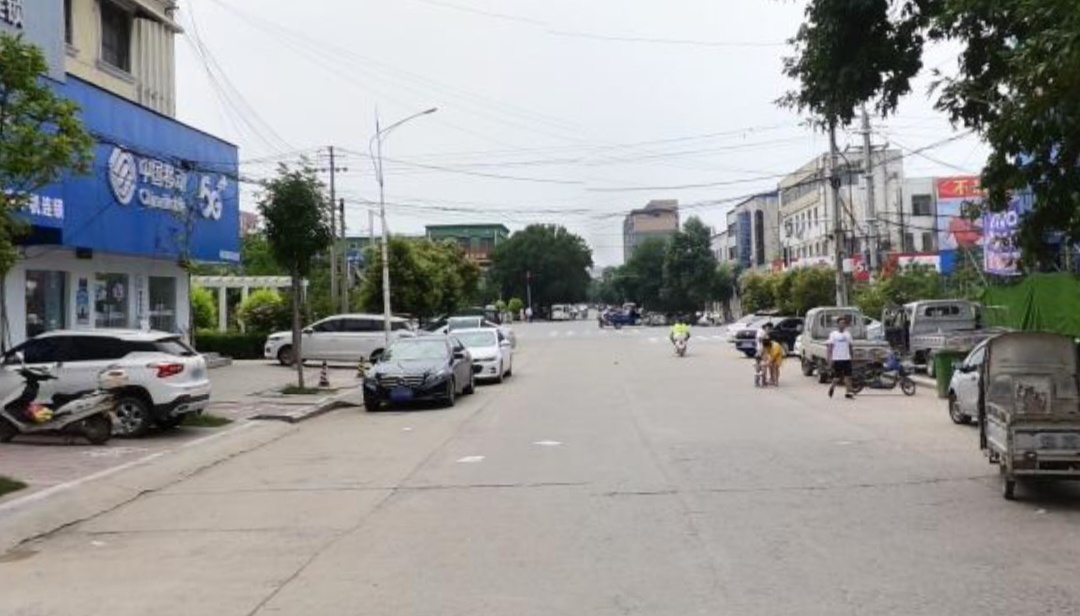 西华县位于河南省的中部偏东,是河南省周口市管辖下的一座县城