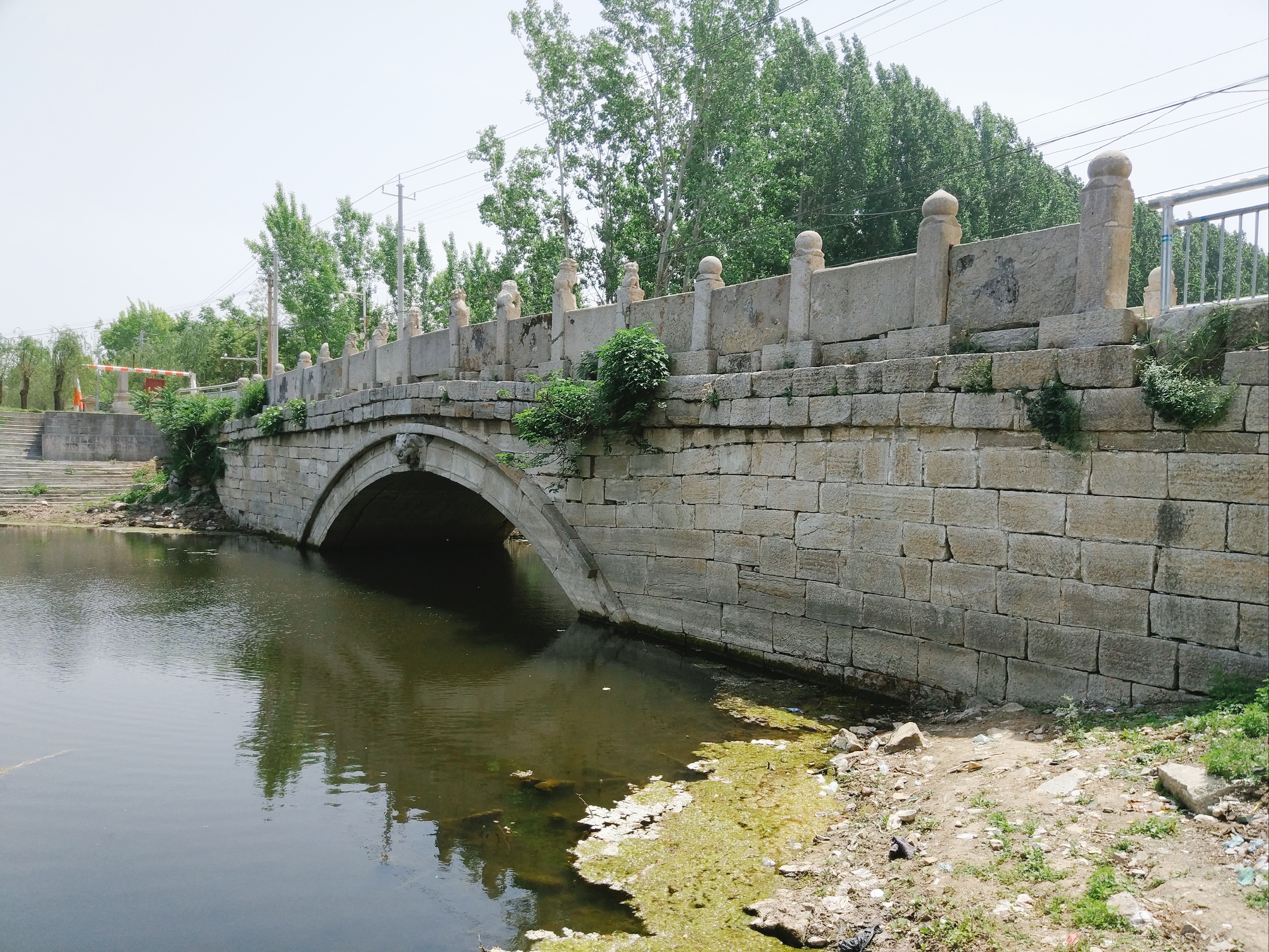 平阴县东阿镇老城内  99门票信息:  免费  78tips:  永济桥横跨于