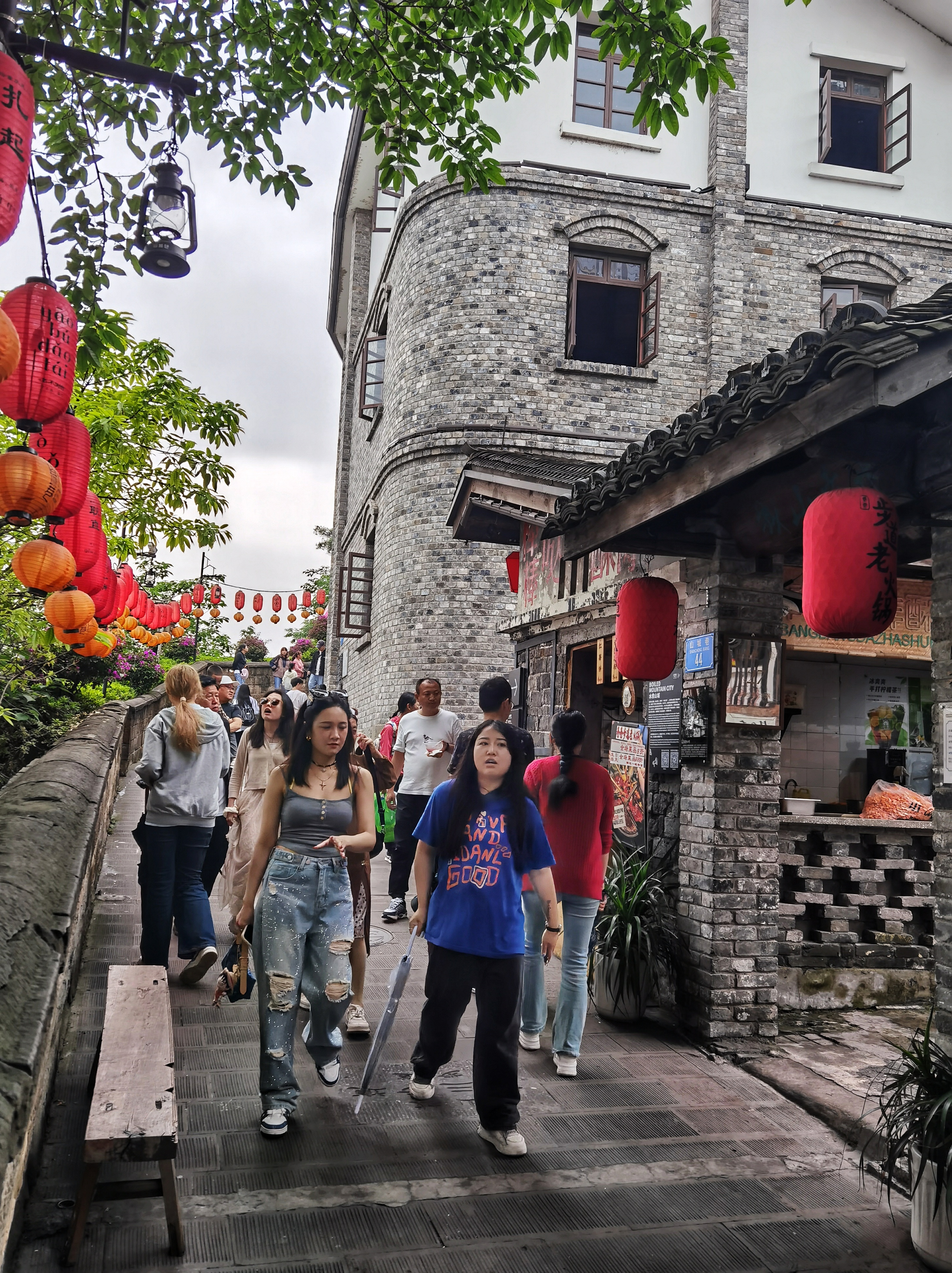 重庆历史街区的典型代表一一山城巷