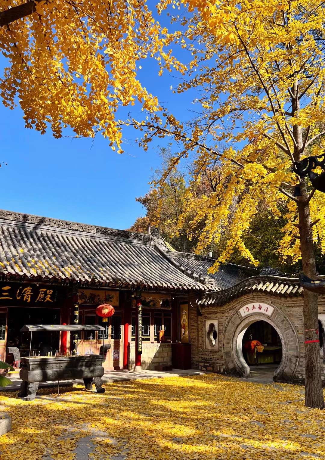 响水观,位于大连市金州区大黑山西北麓,是大连地区著名的道教庙宇.