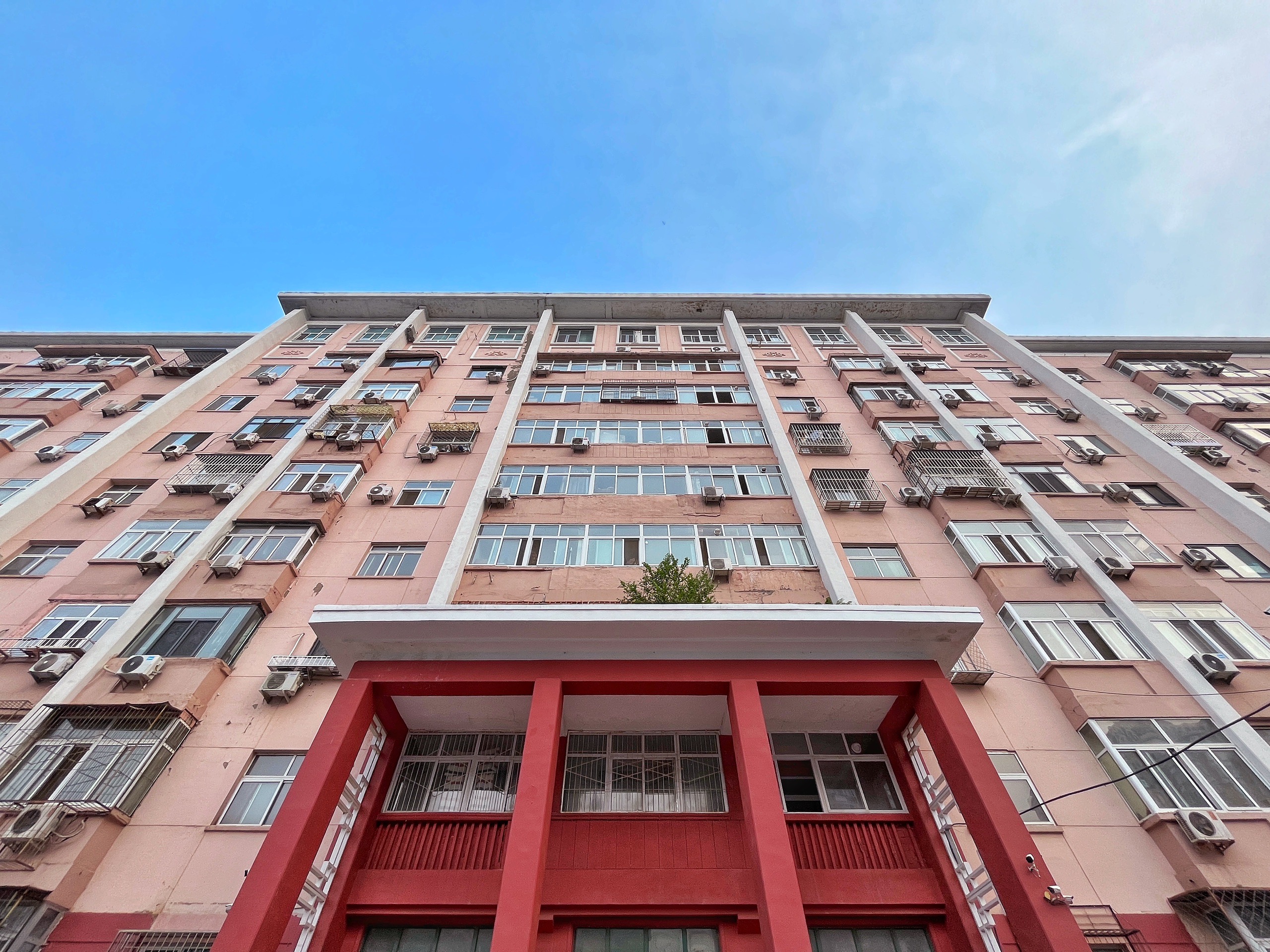 东城北官厅大楼和广渠门内大街的安化楼),是当时北京最高的摩天大楼(9