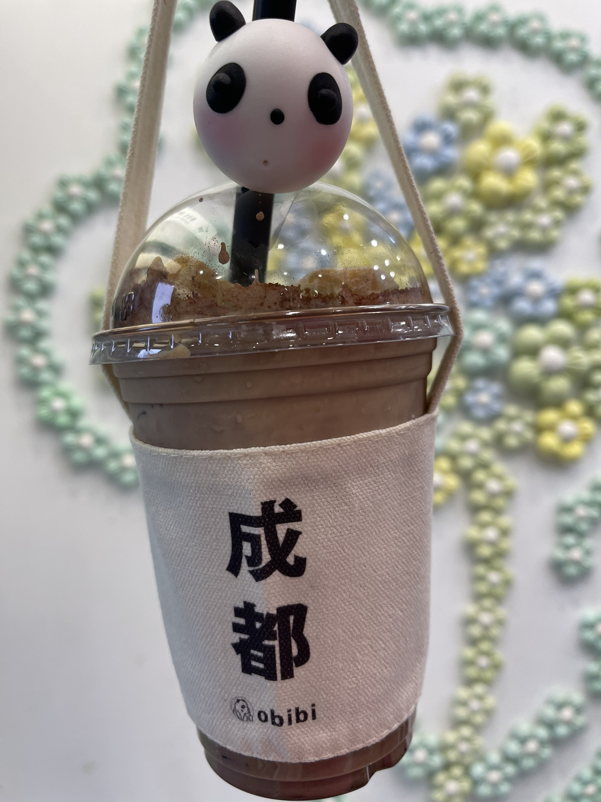 为了熊猫94头绳,特意去吃了一杯成都网红奶茶