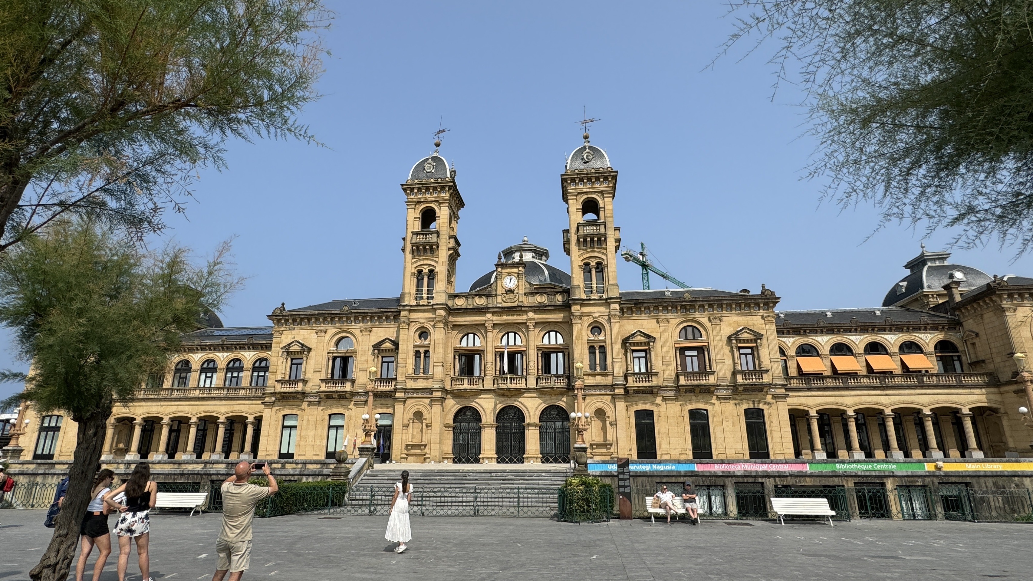 西班牙 圣塞巴斯蒂安市政府大楼 donostiako uda