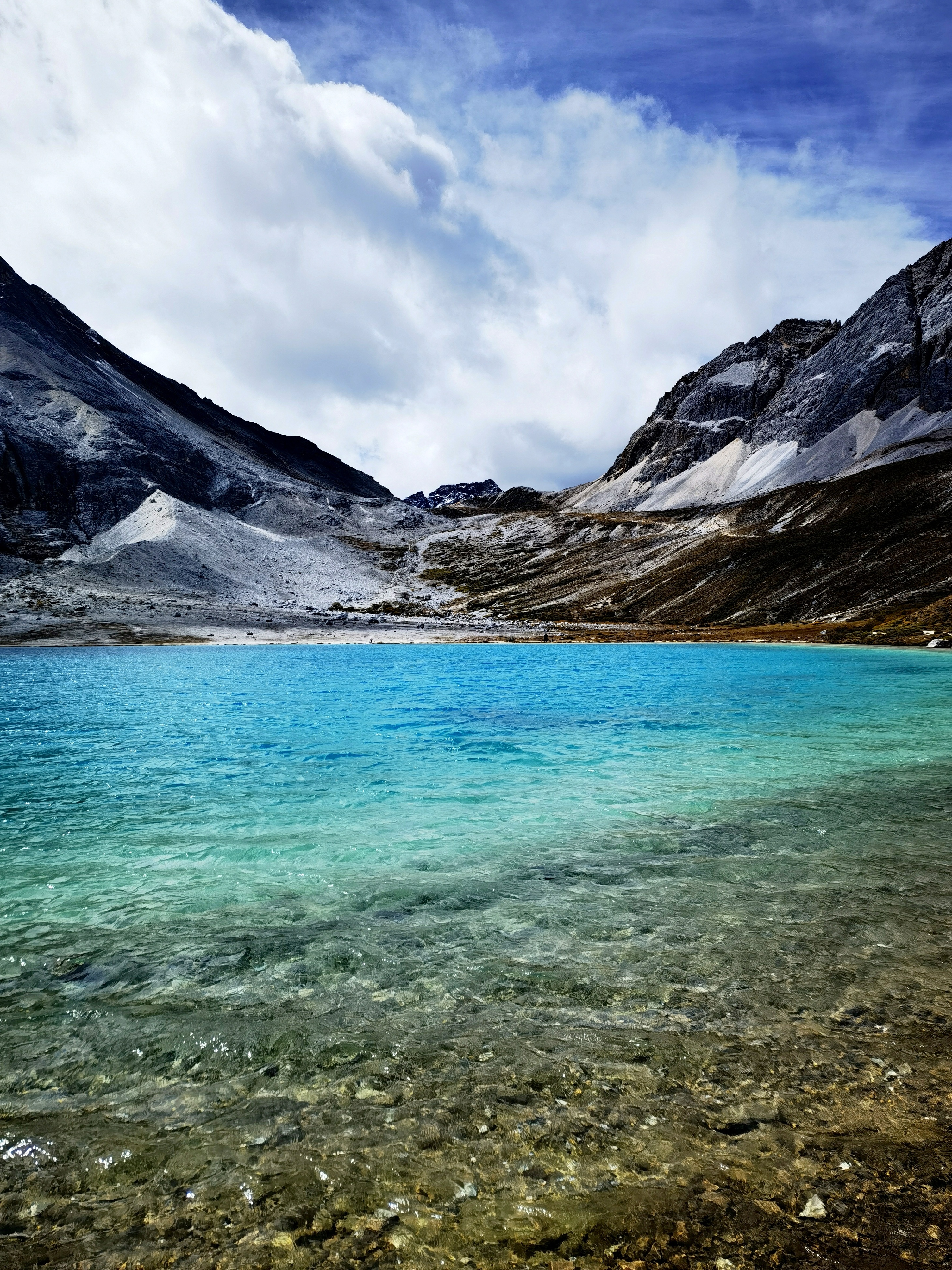 驰骋川西之亚丁牛奶海