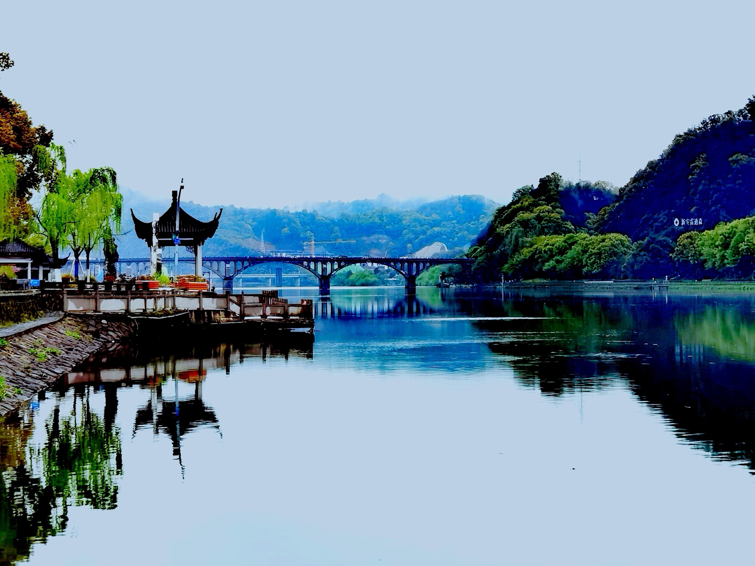 杭州建德 | 新安江上彩虹桥,江南风光有特色