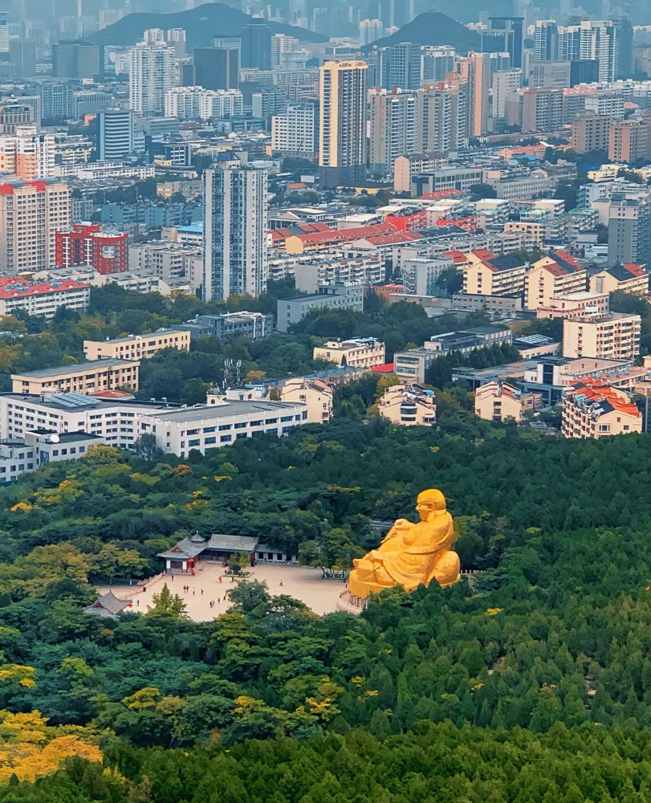 千佛山弥勒大佛图片