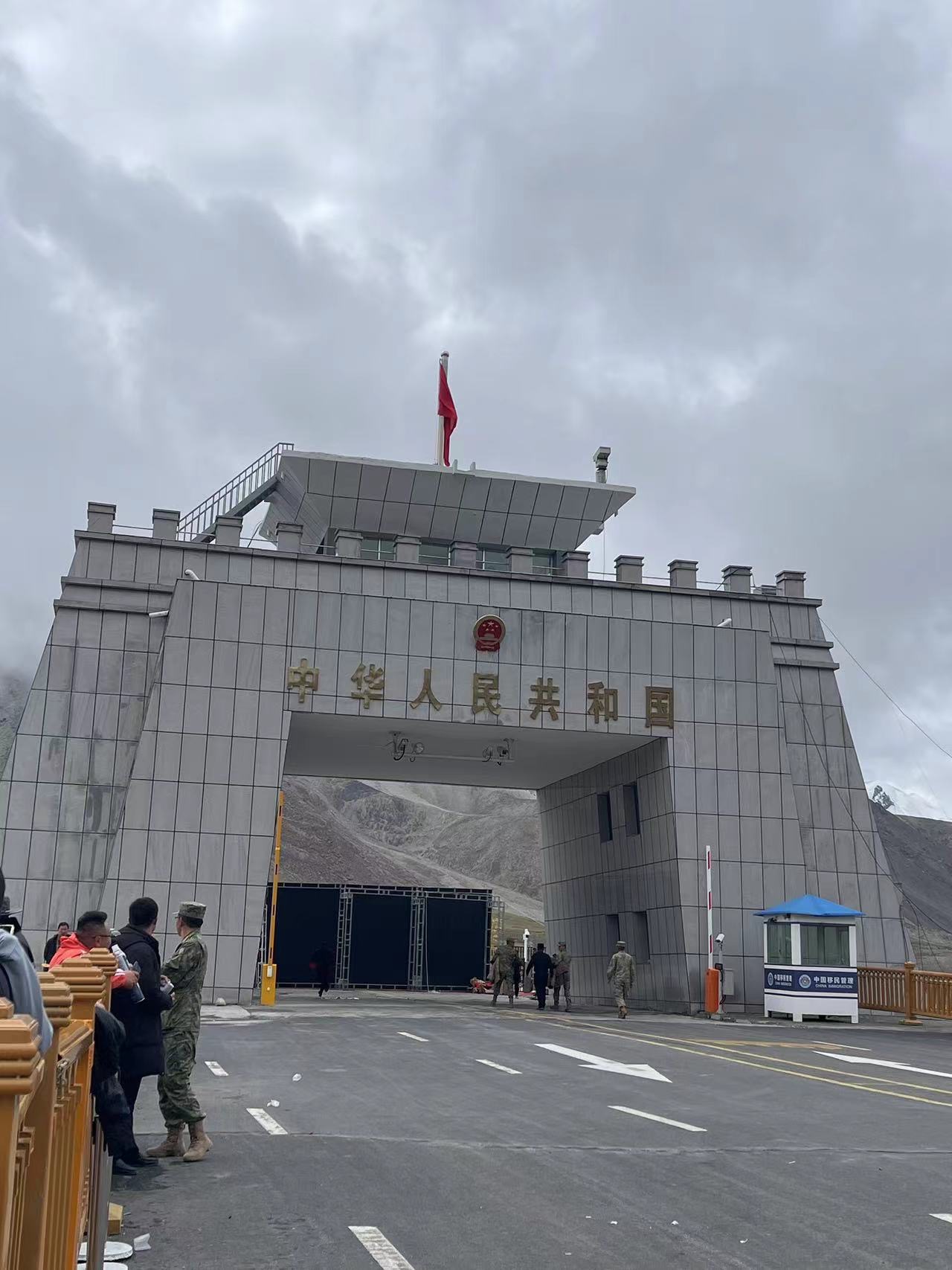 南疆第四日红其拉甫盘龙古道