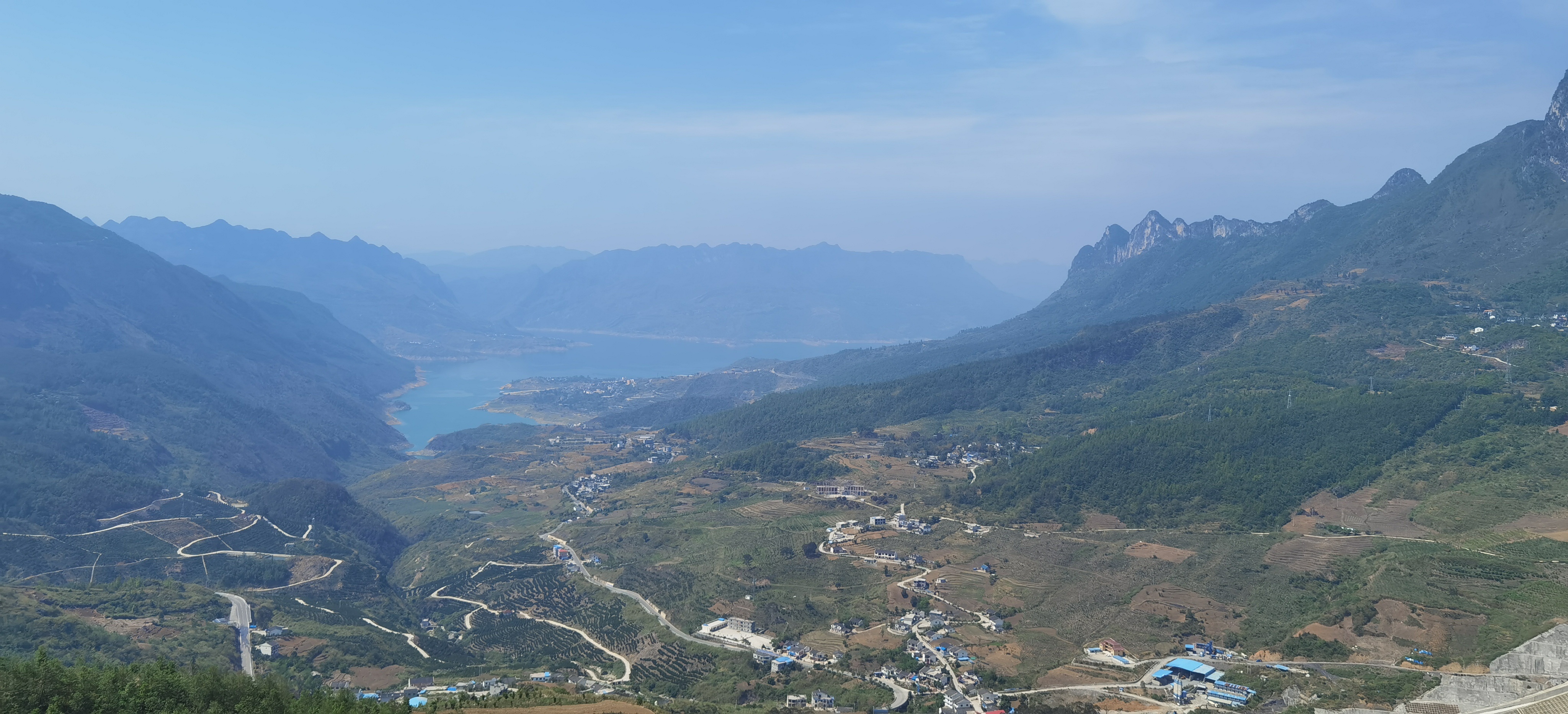 贵州徒步:走过峰石林立的夜郎天路 远眺牂牁江与老王山