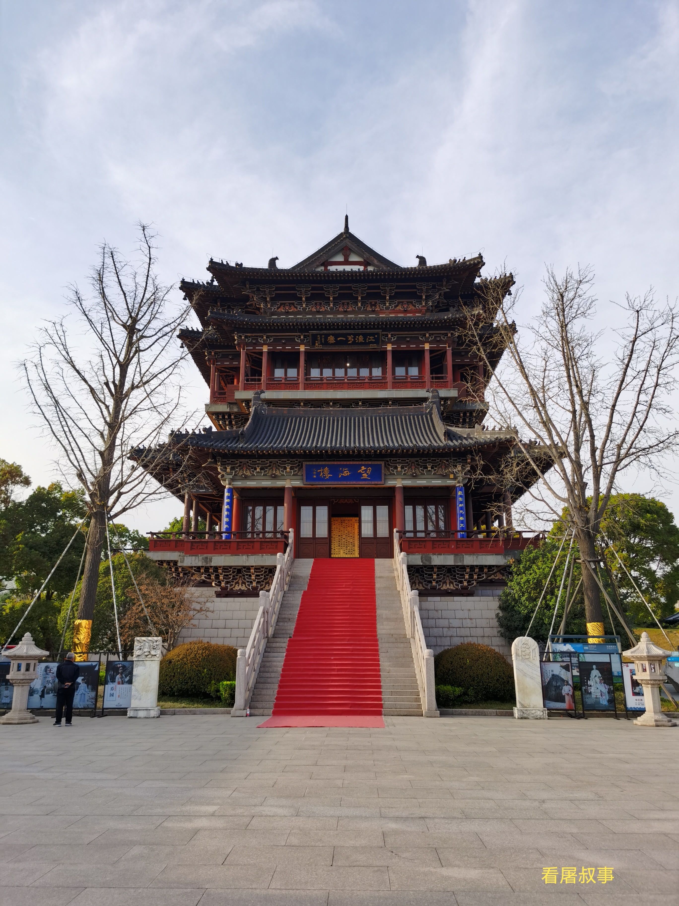 望海楼是江苏泰州的著名景点,是泰州的标志性建筑.