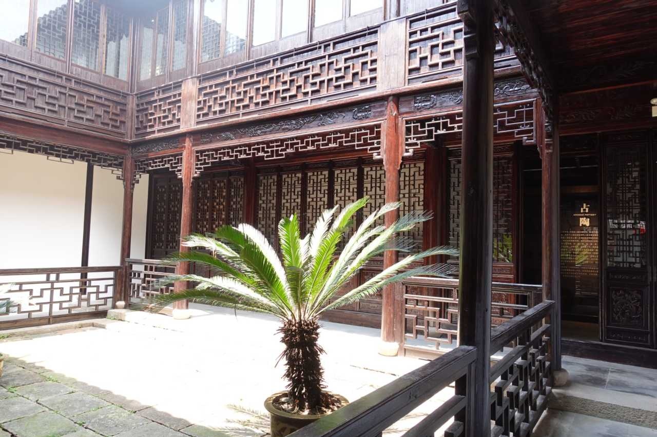 🌟在江苏昆山的巴城老街上,有个值得一看的玉峰古文物展览馆,收藏了